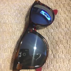 RayBan Wayfarer Sunglasses! New but no case